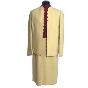 Le Suit Skirt Suit Women's Size 10 Cream 2-Piece Set Skirt & Blazer Scalloped